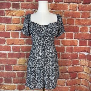 RSQ Floral Black and White Women's‎ Romper Women’s Small NWT Tilly’s